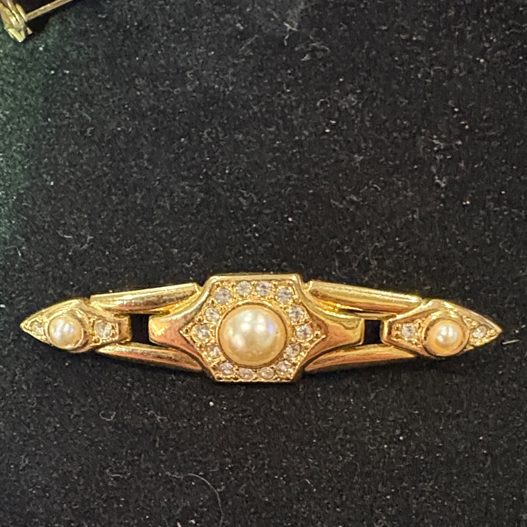 Premier Gold And Pearl Brooch 12$